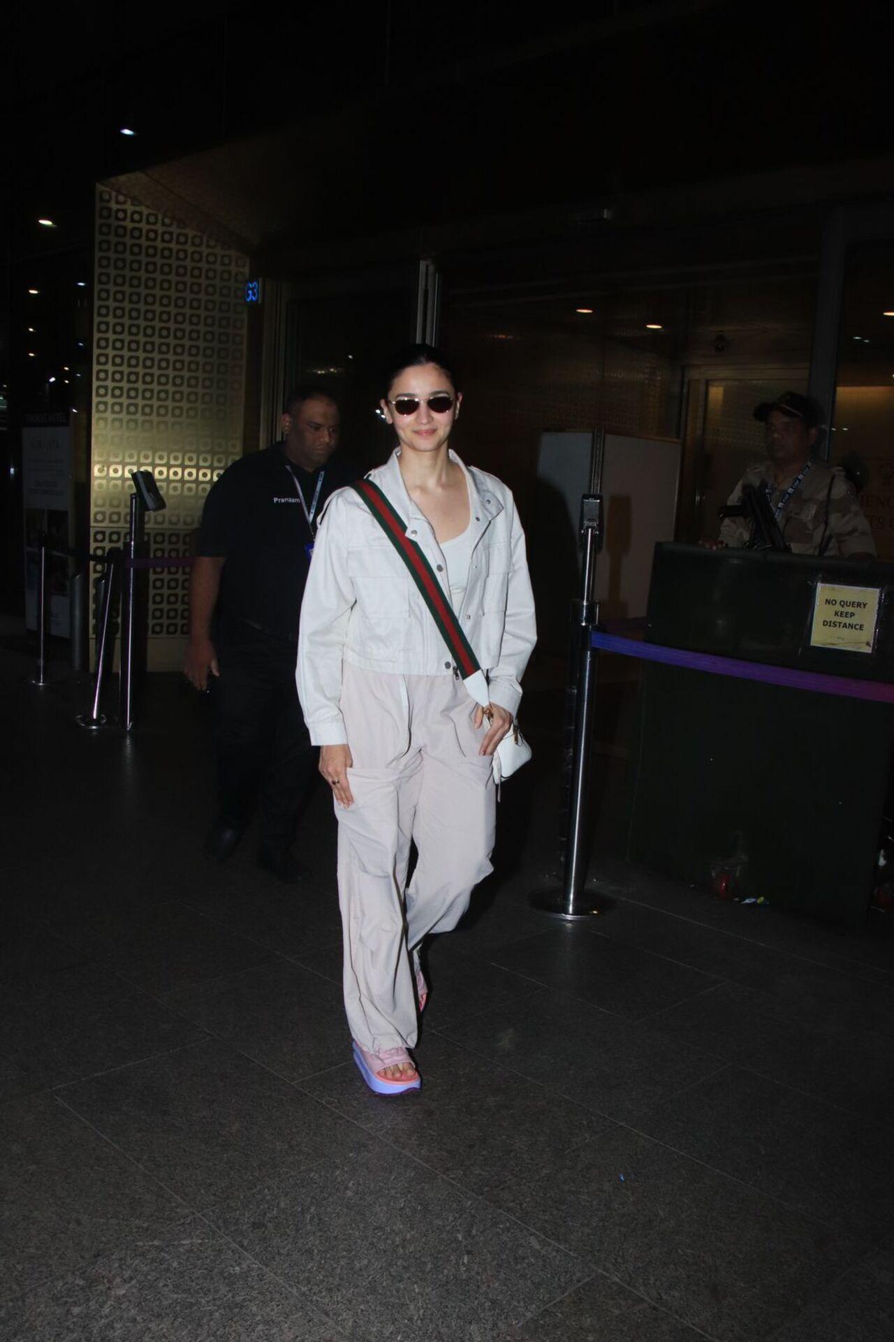 Alia Bhatt returned to Mumbai today. The actress kept it simple for the journey. She was seen in a grey tracksuit